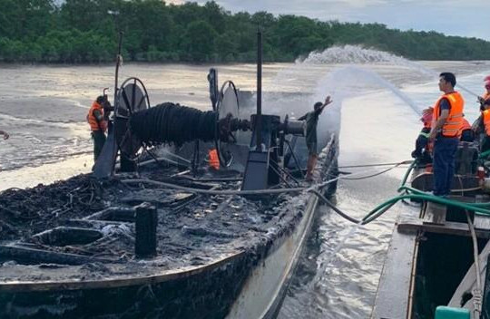 Bến Tre: Cháy tàu đánh cá, thiệt hại khoảng 1,2 tỉ đồng