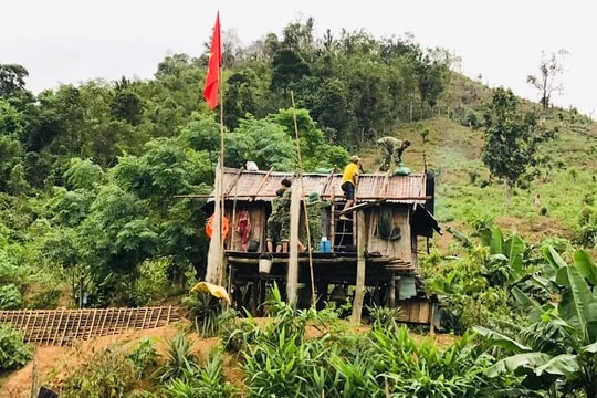 Biên phòng Quảng Trị ra sức giúp dân trước khi bão đến