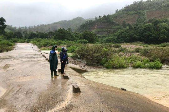 Mưa lớn liên tục, đề phòng lũ lụt ở các tỉnh miền Trung 