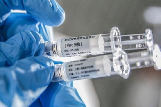 Hãng dược Trung Quốc thử nghiệm tiêm hai liều vắc xin COVID-19