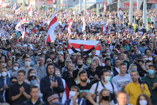 Hơn 100.000 người biểu tình đòi Tổng thống Belarus từ chức