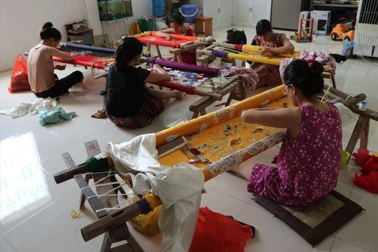 Ngôi làng duy nhất làm nghề thêu long bào ở Việt Nam