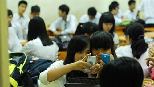 Học sinh sử dụng điện thoại trong lớp: Đừng giao thêm việc cho giáo viên