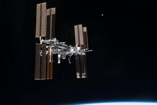 Trạm ISS điều chỉnh quỹ đạo khẩn cấp để tránh rác không gian