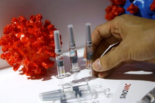 WHO ủng hộ Trung Quốc tiêm vắc xin COVID-19 cho hàng trăm ngàn người mặc lo ngại về an toàn