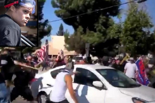 Clip nữ tài xế lao ô tô vào đám đông ủng hộ Tổng thống Trump: Bị buộc tội giết người