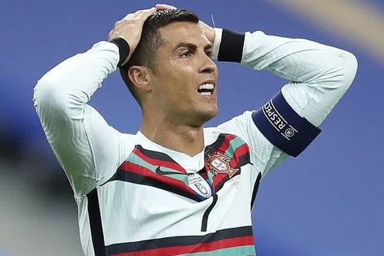 Cristiano Ronaldo mắc COVID-19, chưa lộ triệu chứng