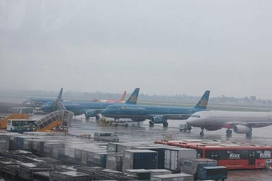 Vietnam Airlines hủy hàng loạt chuyến bay đến Huế, Vinh vì mưa bão