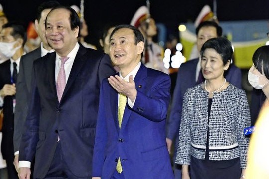 Thủ tướng Nhật Bản đã đến Hà Nội, hội đàm với Thủ tướng Nguyễn Xuân Phúc vào 19.10