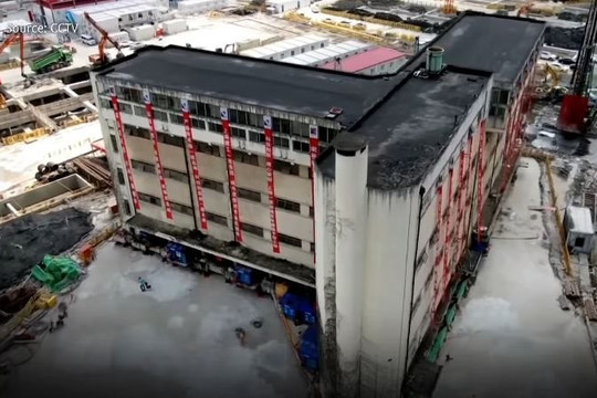 Clip di dời trường học cổ nặng 7.000 tấn ở Trung Quốc