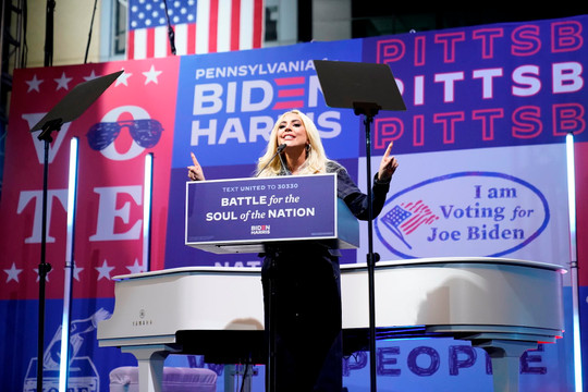 Lady Gaga kêu gọi bỏ phiếu cho Joe Biden 