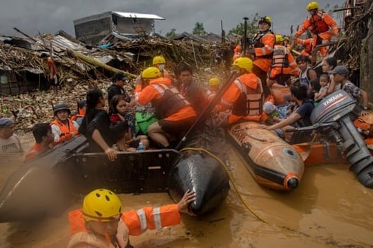 Siêu bão Vamco khiến ﻿42 người chết ở Philippines, gây gió giật cấp 16 khi vào Việt Nam