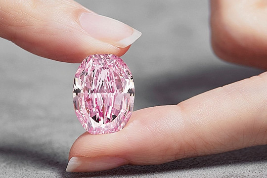 Viên kim cương hồng quý hiếm trị giá 26,6 triệu đô 