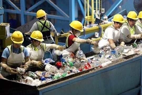 Các nước trên thế giới đã làm gì để thúc đẩy hoạt động tái chế chất thải rắn?
