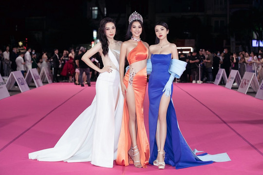 Tiểu‌ ‌Vy,‌ ‌Mỹ‌ ‌Linh, ‌Kiều‌ ‌Loan khoe sắc với trang sức tiền tỉ ở chung kết Hoa hậu Việt Nam 2020‌