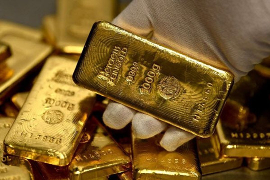 Vàng bị bán tháo chưa từng thấy, nhà đầu tư vẫn lạc quan giá vượt mốc 2.000 USD/ounce