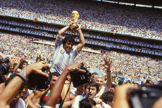 Phim tài liệu về cuộc đời Maradona gây tiếng vang