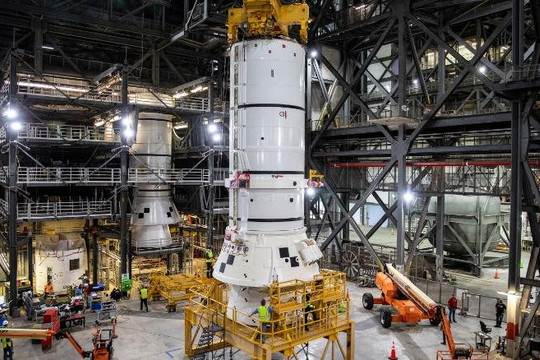 NASA bắt đầu lắp ráp tên lửa cho sứ mệnh Mặt trăng Artemis