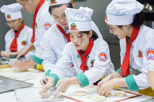 Hội thi nấu ăn giúp học sinh nâng cao nhận thức về dinh dưỡng trong bữa ăn hàng ngày