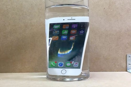 Mất 12 triệu USD vì quảng cáo iPhone chống nước, Apple bị phạt hơn 1,9 tỉ USD năm 2020