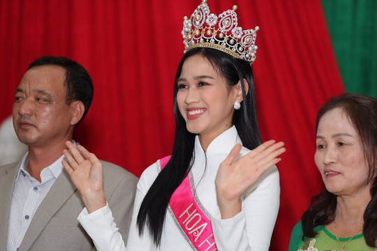 Thanh Hóa chào đón Hoa hậu Đỗ Thị Hà lần đầu trở về sau đăng quang