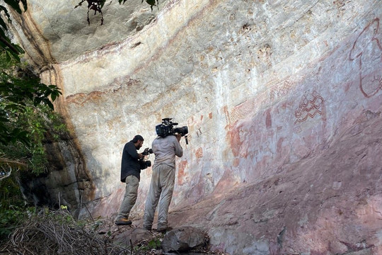 Phát hiện hàng chục nghìn bức tranh đá từ kỷ băng hà trong rừng Amazon