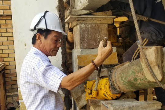 'Thần đèn' Nguyễn Văn Cư nâng biệt thự 1.500 tấn ở Thảo Điền lên 2 m