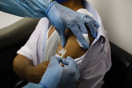 Mỹ triển khai tiêm vaccine Pfizer trong 'không đầy 24 giờ'