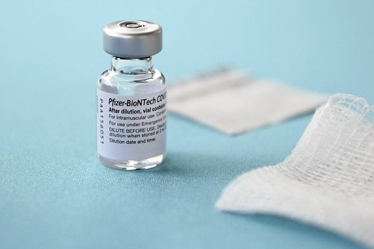 Những người đầu tiên được tiêm vắc xin COVID-19 ở Mỹ nói gì?