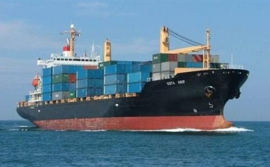 Doanh nghiệp kêu trời vì giá cước container tăng vọt cuối năm