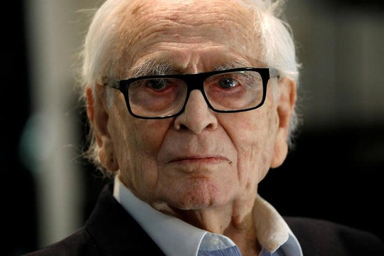 Nhà thiết kế lừng danh Pháp Pierre Cardin qua đời ở tuổi 98