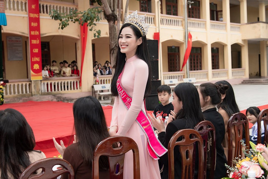 Hoa hậu Đỗ Thị Hà có quỹ học bổng mang tên mình