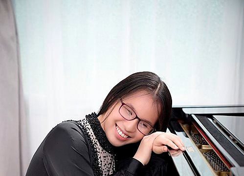 Chuyện cô gái mù trở thành nghệ sĩ piano
