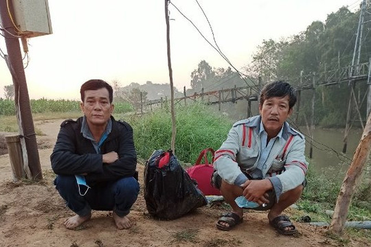 Bắt 2 công nhân nhập cảnh trái phép từ Campuchia vào Việt Nam
