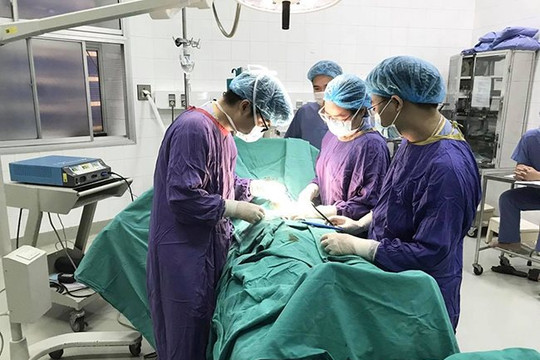Phẫu thuật thành công người bị hoại tử da do cắt bao quy đầu ở phòng khám tư