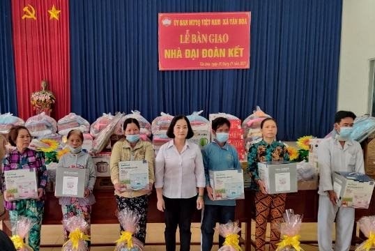 An Giang: Vận động sửa chữa và cất mới 9 căn nhà bị cháy  do người tâm thần đốt