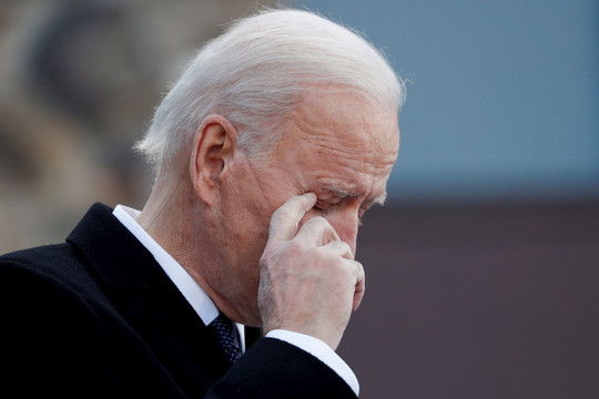 Biden bật khóc khi tạm biệt quê nhà, đến Washington chuẩn bị nhậm chức