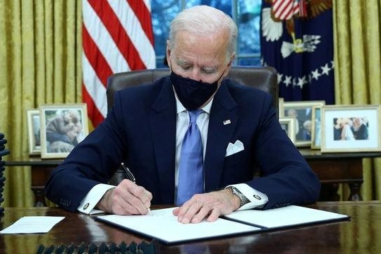 Ngày đầu tiên của Tổng thống Joe Biden: Tôn trọng giới khoa học, đảo ngược chính sách Trump