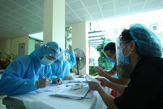 Liên tiếp có ca mắc COVID-19, Bộ Y tế thông báo khẩn, Hà Nội hơn 5.000 người xét nghiệm khẩn cấp