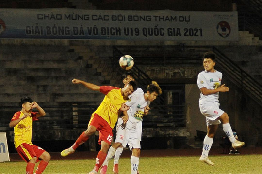 ‘Tiểu Văn Toàn’ giúp đội bóng đàn em Công Phượng sống lại hy vọng vào VCK U.19
