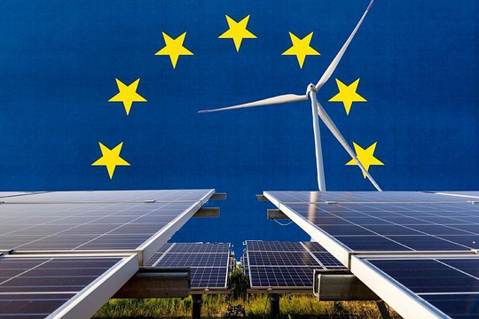 Năng lượng tái tạo đánh bại nhiên liệu hóa thạch tại châu Âu vào năm 2020