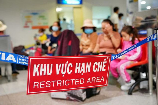 Lấy mẫu xét nghiệm 1.000 nhân viên sân bay Tân Sơn Nhất trong đêm