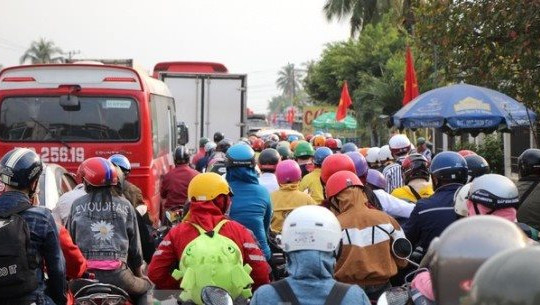 Cao tốc Trung Lương - Mỹ Thuận thất hứa, quốc lộ 1A kẹt cứng liên tục