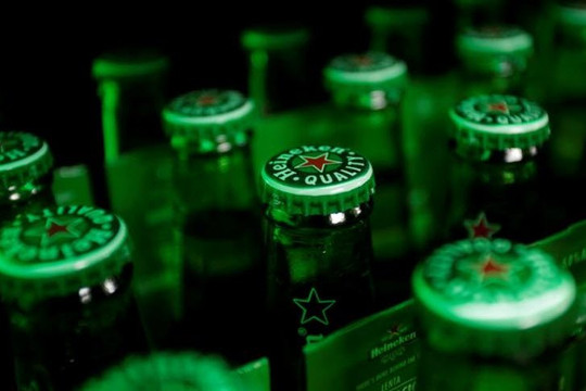 Cắt 8.000 việc làm vì lợi nhuận giảm mạnh do COVID-19, Heineken mong chờ gì ở tương lai?