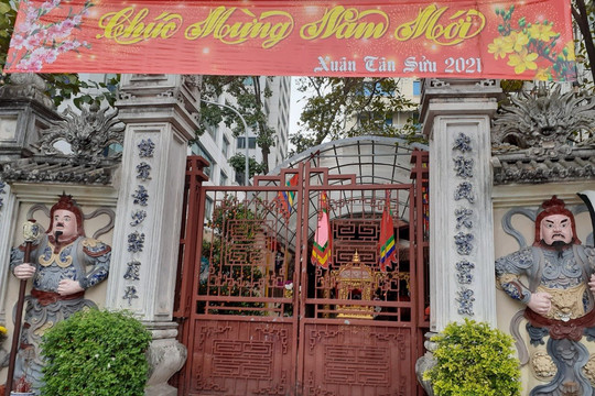 Hàng loạt đình, chùa, hàng quán tại Hà Nội đóng cửa để phòng, chống dịch COVID-19