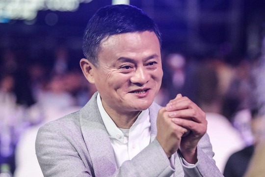 Rộ tin tỷ phú Jack Ma tặng tiền mặt dịp Tết, nhiều người xếp hàng dài ở các ngân hàng khắp nước