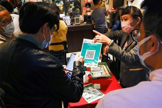 Dân Hồng Kông đổ xô mua điện thoại ẩn danh để đối phó chính quyền