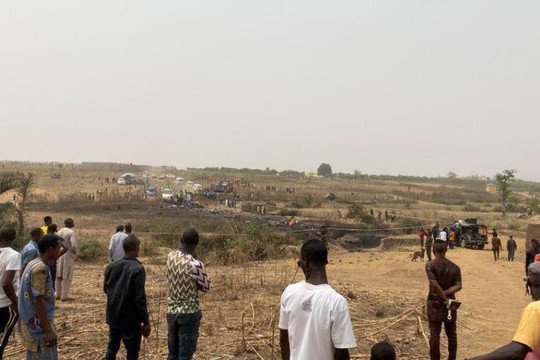 7 người chết khi máy bay không quân Nigeria rơi 
