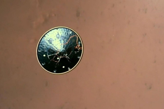 NASA công bố hình ảnh và âm thanh đầu tiên của tàu thăm dò trên sao Hoả 