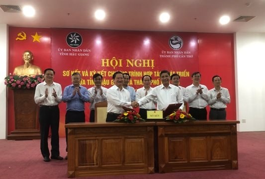 Cần Thơ và Hậu Giang bắt tay phát triển kinh tế xã hội